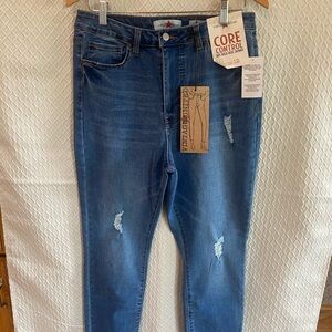 Vintage United High Rise distressed Skinny Jeans. NWT. Size 12.